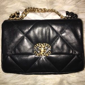 ❌SOLD❌ Authentic BNIB CHANEL 19 bag small black